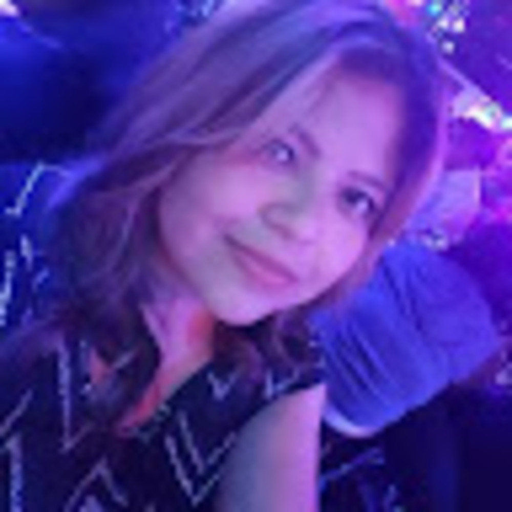 Meet your Posher, Claudia isela